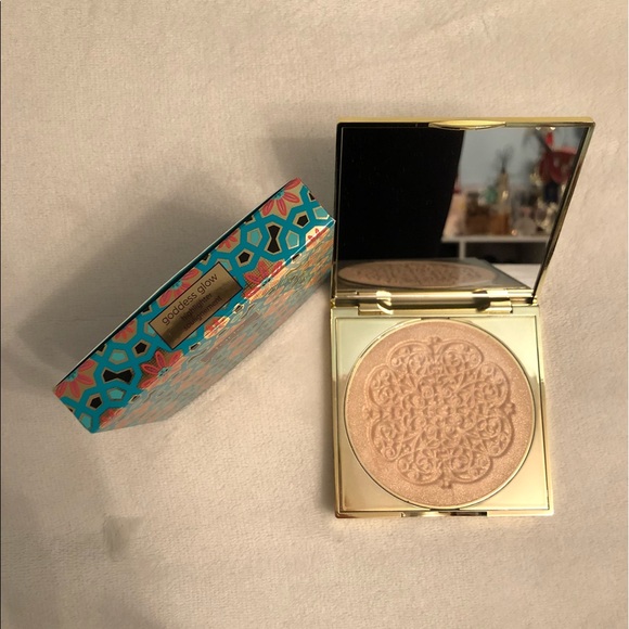 ✨LIMITED EDITION!! Tarte Goddess Glow Highlighter✨ - Picture 3 of 3